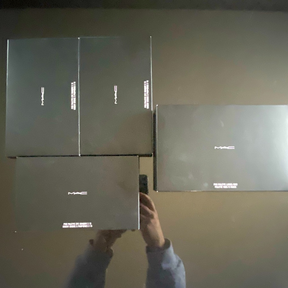 MAC Large Duo Pro Palette with 3 Pro Palette eyeshadow/concealer inserts